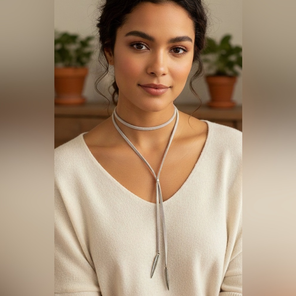 Necklace choker and long necklace in one